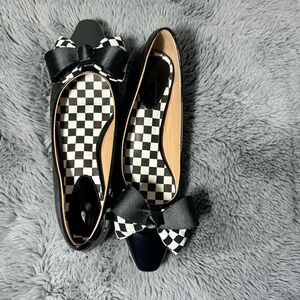 Chic Black and White Checkered Flats